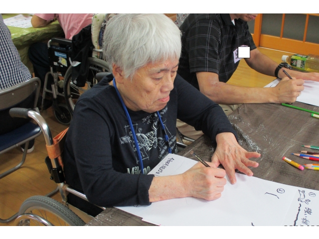 じっと手を見る・・・