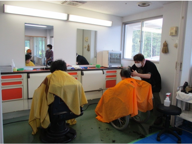 どんな髪型にしようかな…