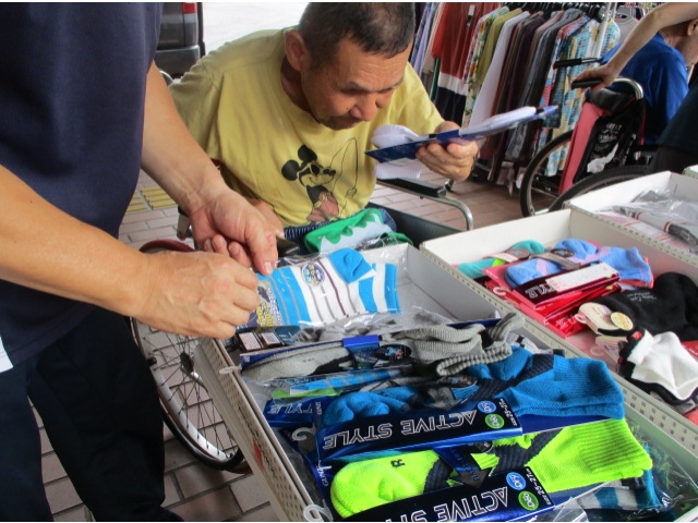 じっくり選んでます