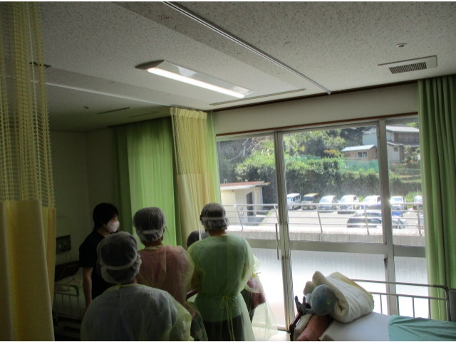 隔離部屋で作業