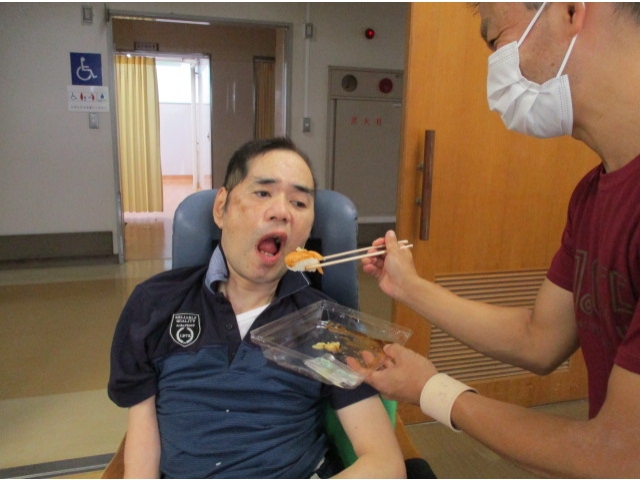 大きな口を開けてくれます。