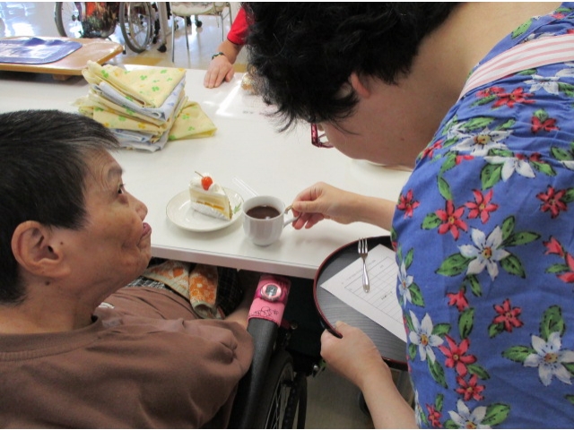 ウェイトレス（利用者様）も一張羅