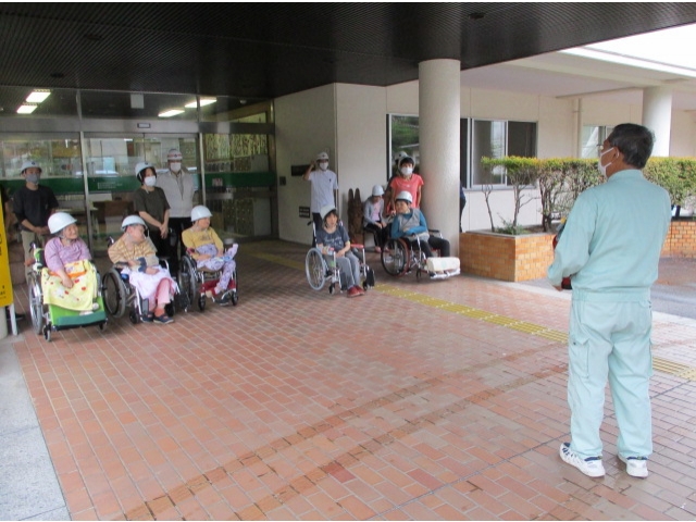 利用者のみなさんも聞いておいてください。