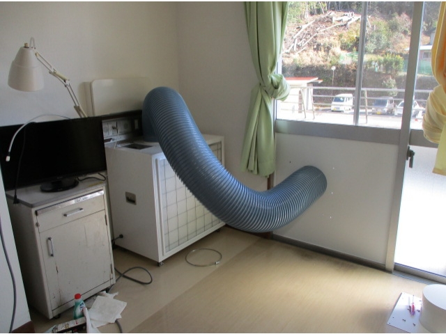 移動型簡易陰圧装置