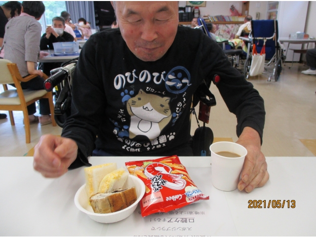 全部食べちゃうぞ！ニャーごろニャー