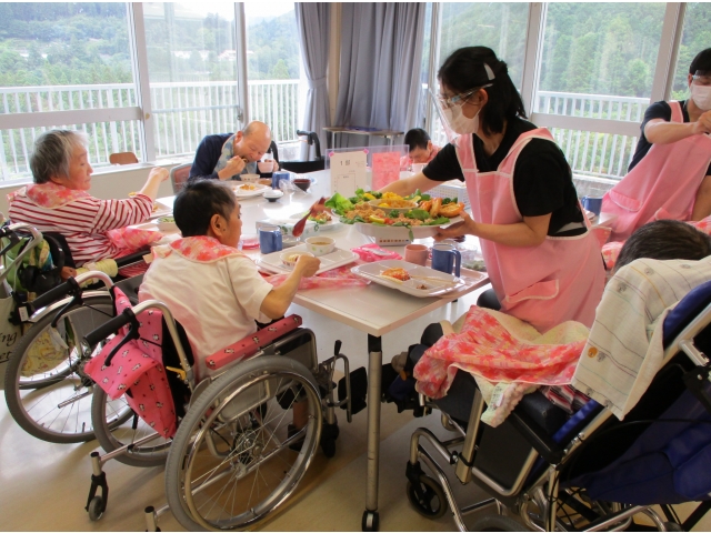 ゆっくり食べて下さい