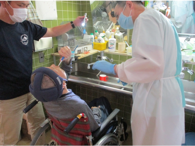 強く磨きすぎだね。