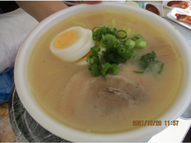 豚骨ラーメン、スープ多め