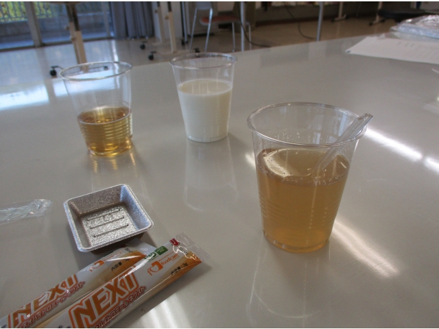 お茶からとろみをつける