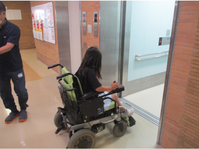 エレベーターを利用して見ましょう！体験