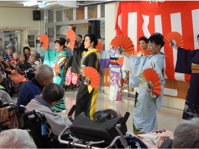 歌いながら華麗に舞う、
やはりプロは違います