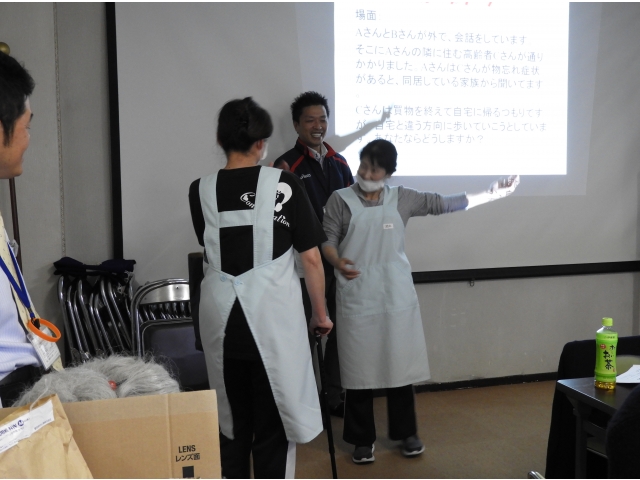 「私と一緒に帰りましょう。」