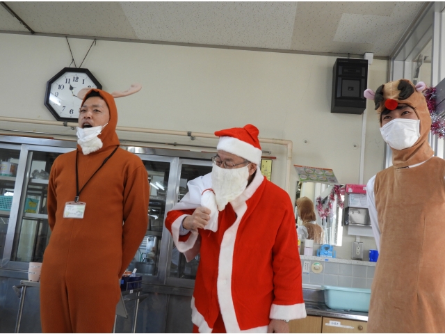 サンタとトナカイ登場！！