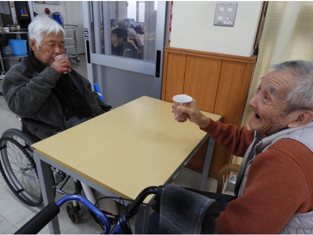 厨房お手製のお汁粉。
美味い、もう一杯！