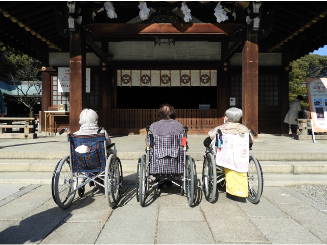 皆さんで一緒にお参りをしました。