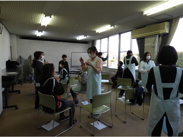 言葉を使わずに体で伝える