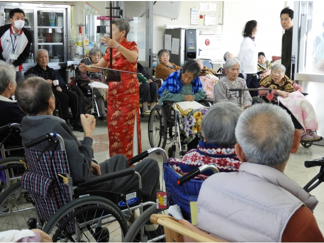 二胡の説明もしてくれました。