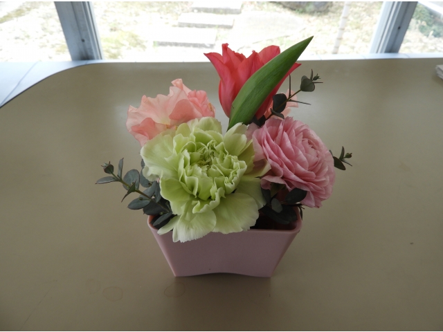 きれいなアレンジフラワーです。