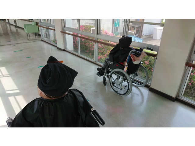 こちらはカラー中の方々