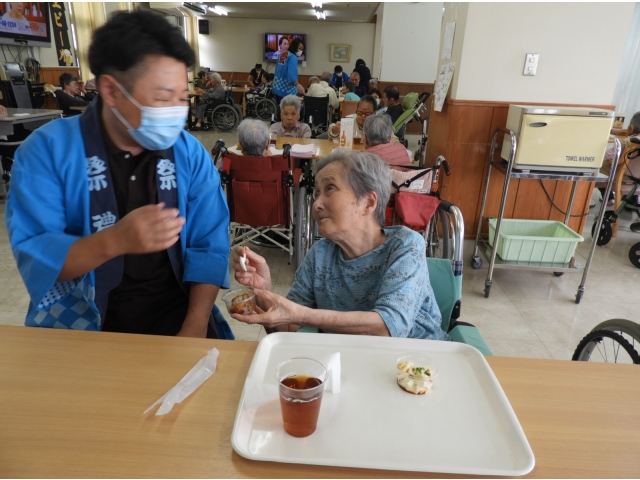あんたも食べなさい。