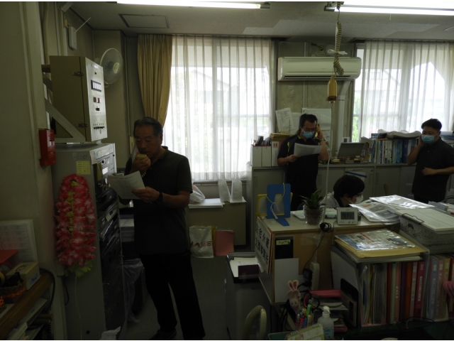 同時に消防署へ通報と施設内へ放送！