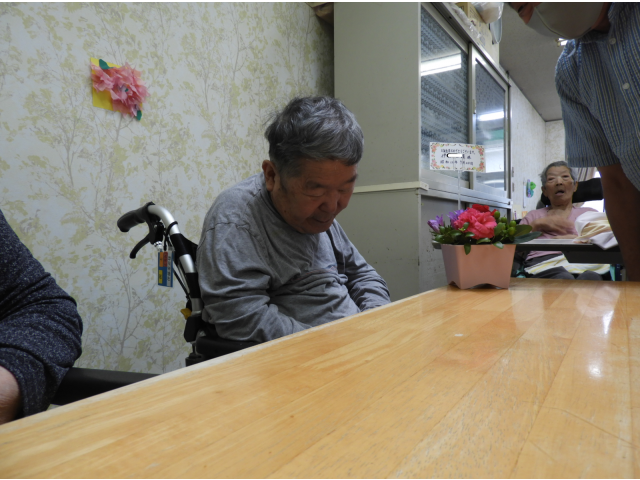 恥ずかしがり？こちらの方は84歳です