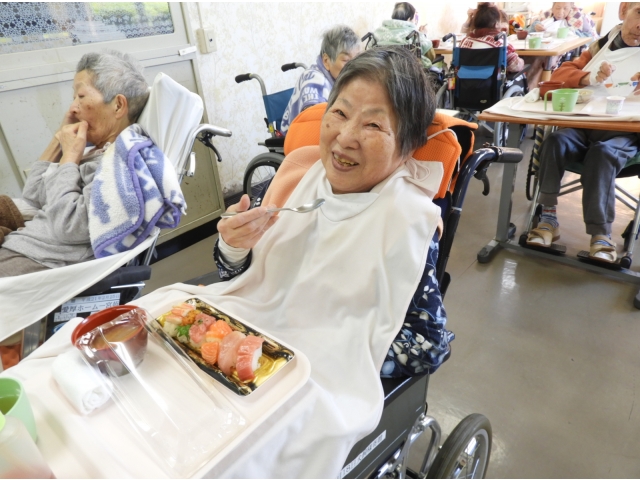 お寿司、美味しいね。