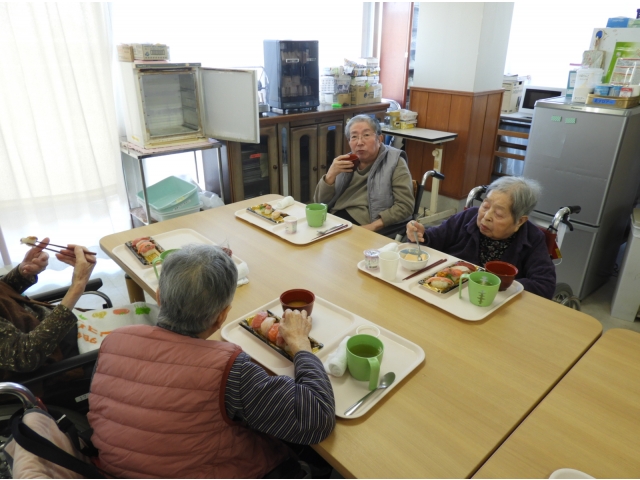 お寿司、美味しいね。