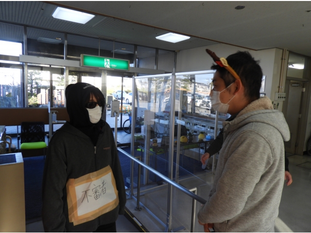 不審者に相対するトナカイ。