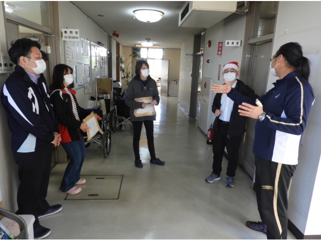 訓練後、参加者で反省会。