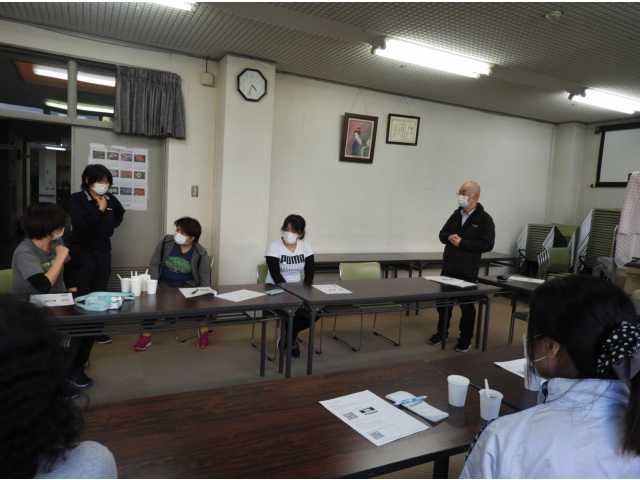 実際に介助で食事をしてみて、自分の思うように摂取がすすまないこと等が実感できました。今後も利用者様のことを考えて食事の介助をしていこうと思います。