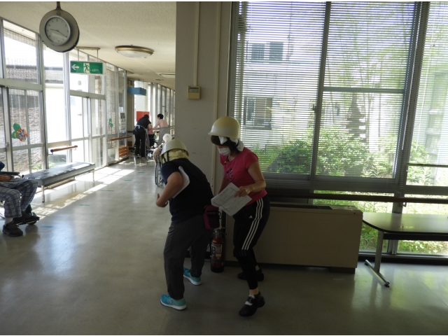 消火できず、避難するぞー