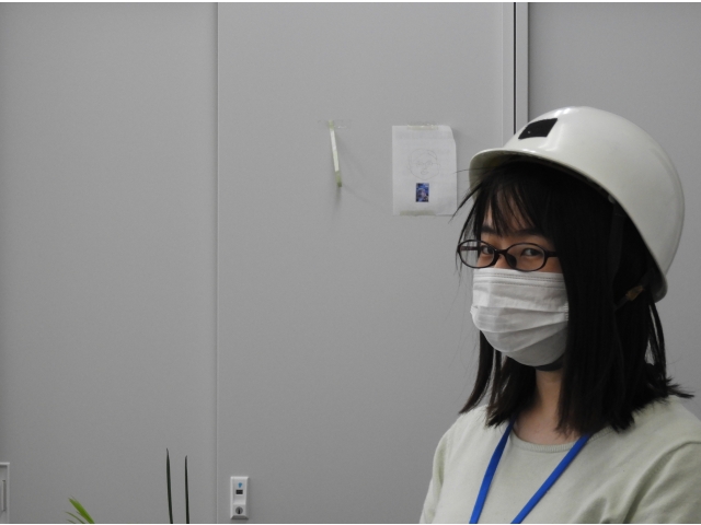 鋭い目つきでスタンバイするスタッフH