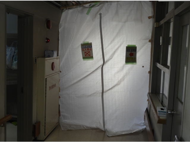 この中で作業が行われています