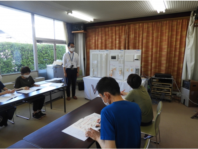 参加した職員も興味津々です。