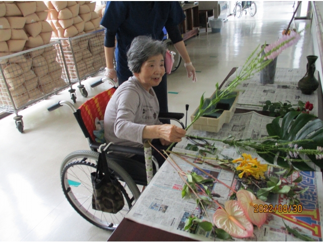 こちらの方は剣山を使用して…