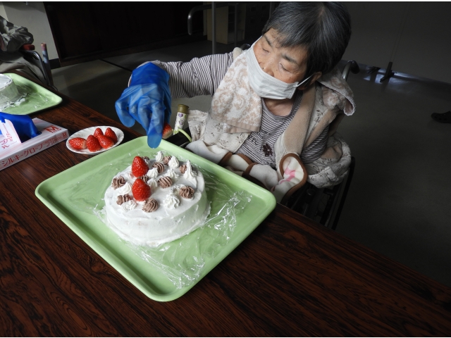 大きないちごをのっけて・・・