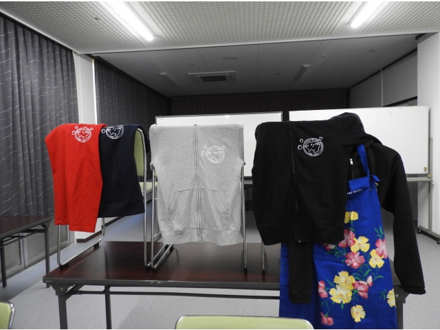 技能実習生の皆さんの歓迎の意を込めて・・・あいちゃんの団Ｔをたくさん並べました！！！