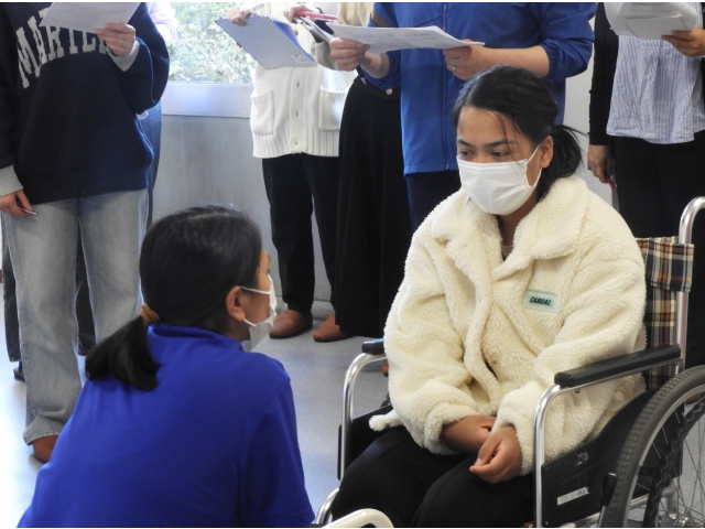 一つ一つの動作前に丁寧に声をかけます。