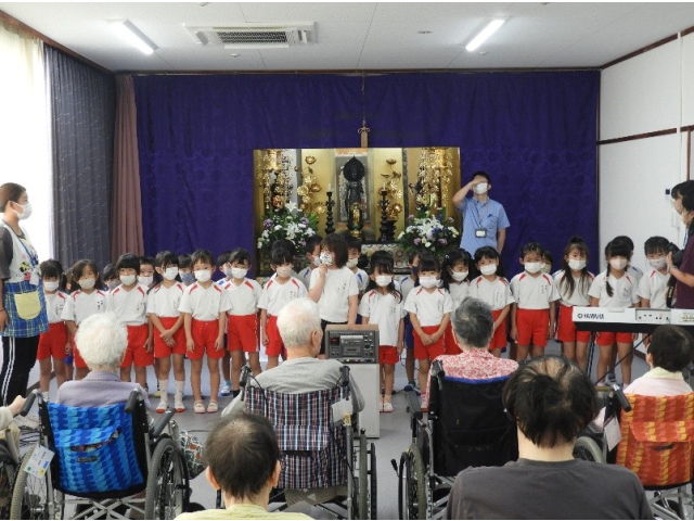 やっぱり今年もいらっしゃいました。園児さんたち総勢30名程。