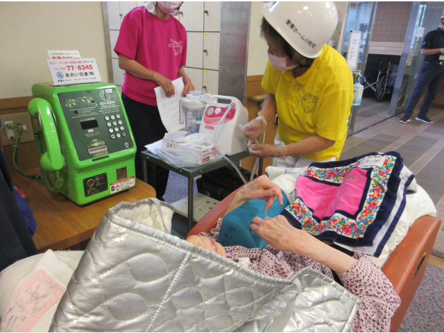 救護班による応急処置