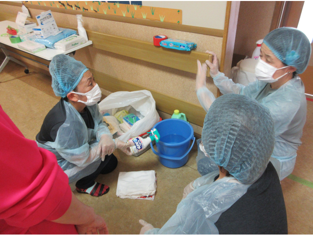 二重マスク、二重手袋、二重ゴミ袋、コロナ対応より厳重です