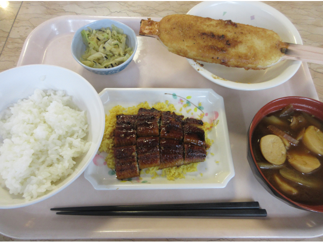 昼食はうなぎ・五平餅・キャベツの磯和え・豚汁