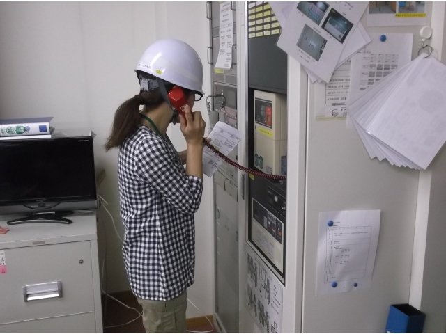 火災発生を消防署に通報します