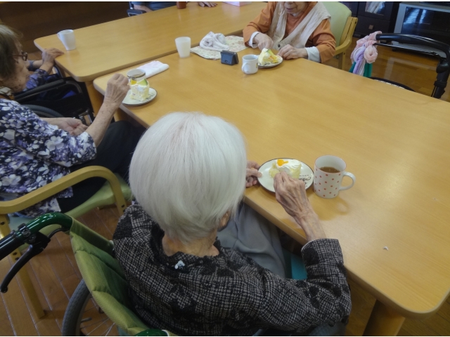 みんなでケーキを味わいました