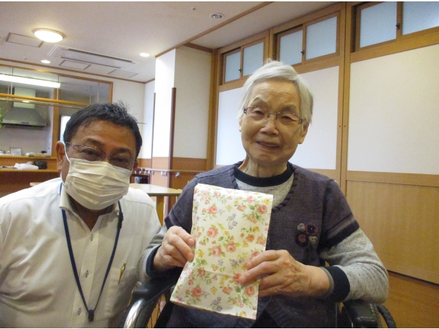 苑長よりお渡し！