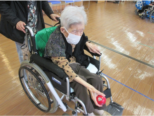 力いっぱい投げます