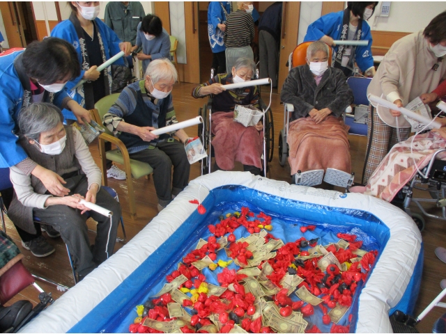 大きなプールで金魚釣り🎣