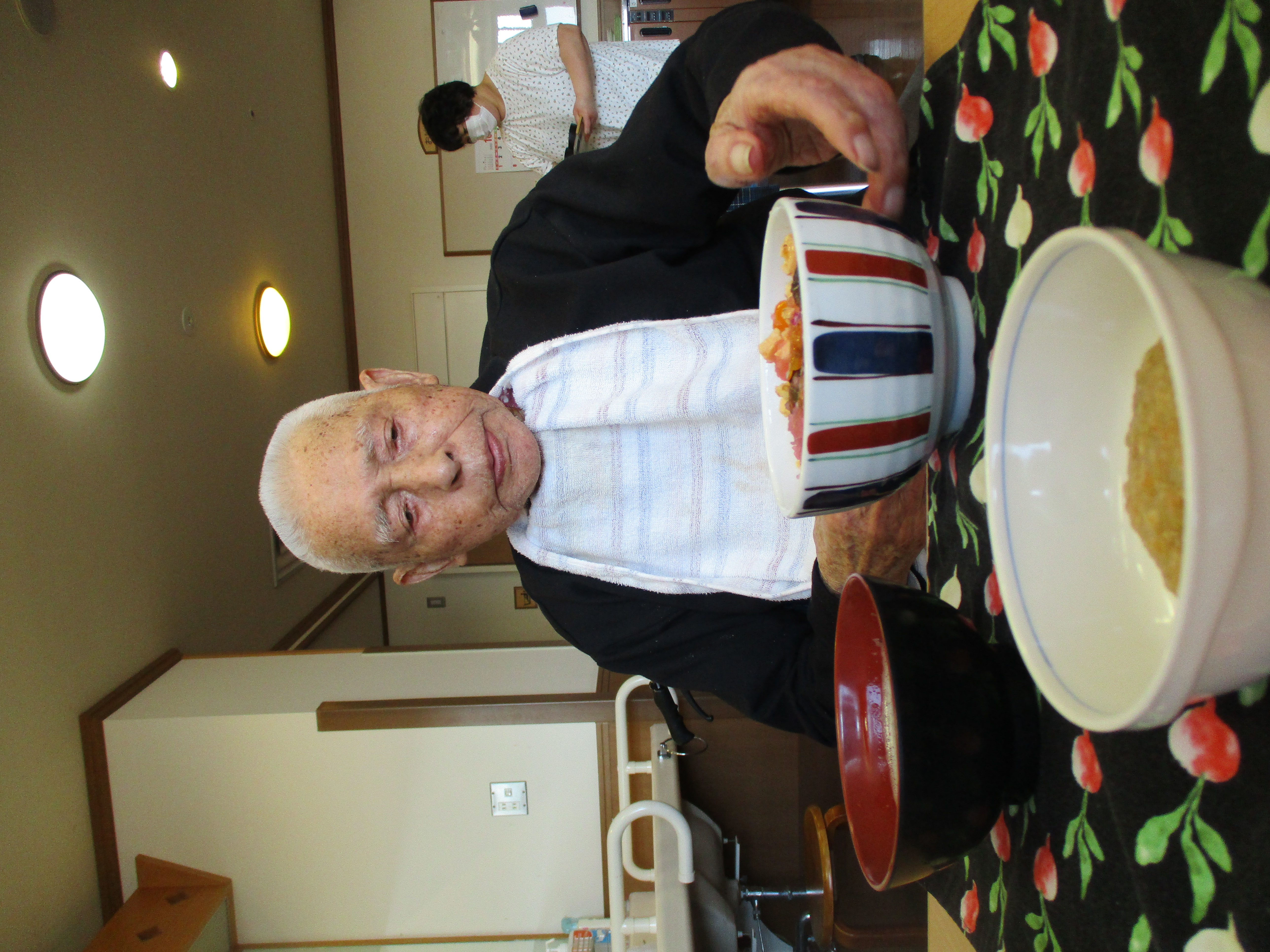 手が伸びます。