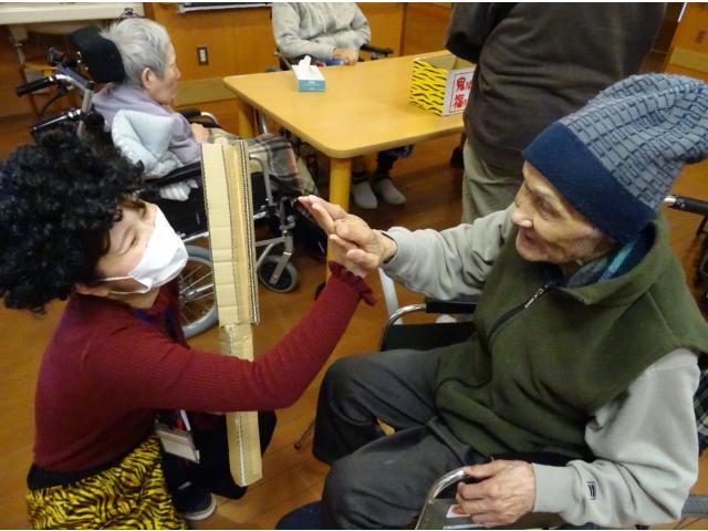 鬼退治してハイタッチ！